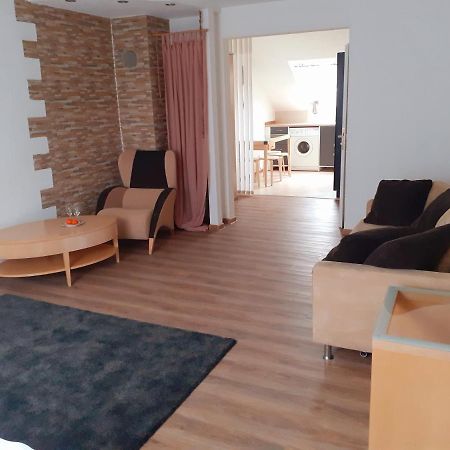 Apartment City Metzingen รอยท์ลิงเงน ภายนอก รูปภาพ