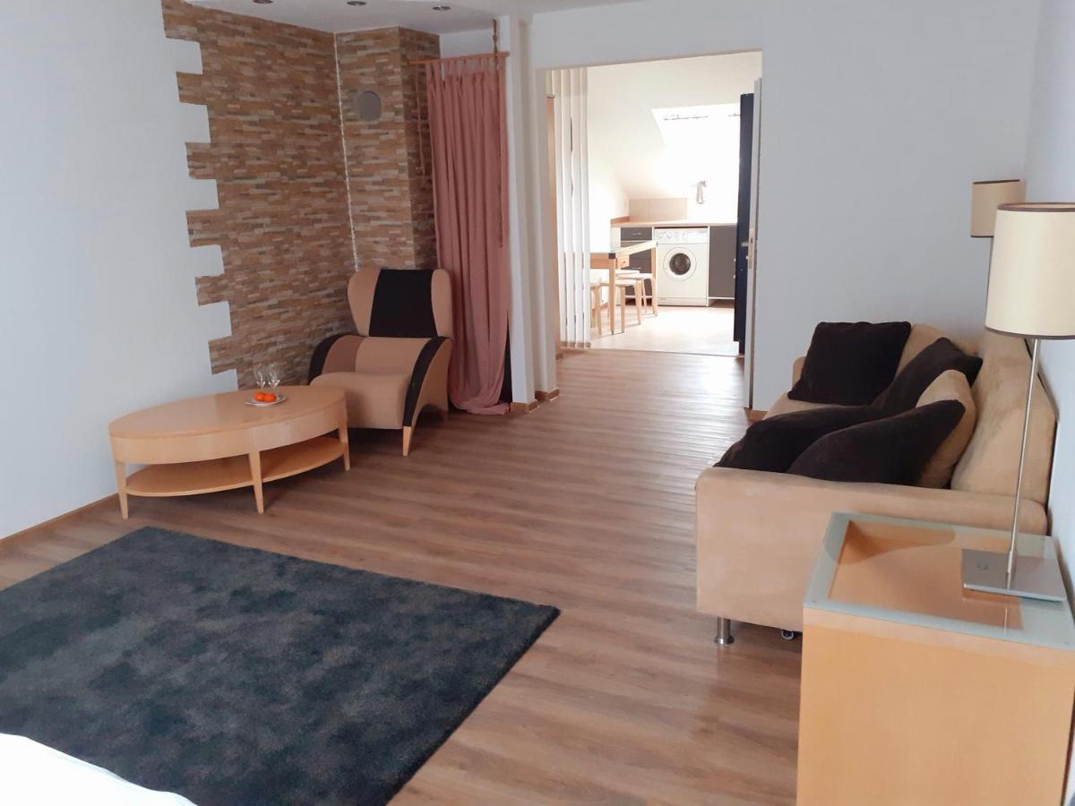 Apartment City Metzingen รอยท์ลิงเงน ภายนอก รูปภาพ